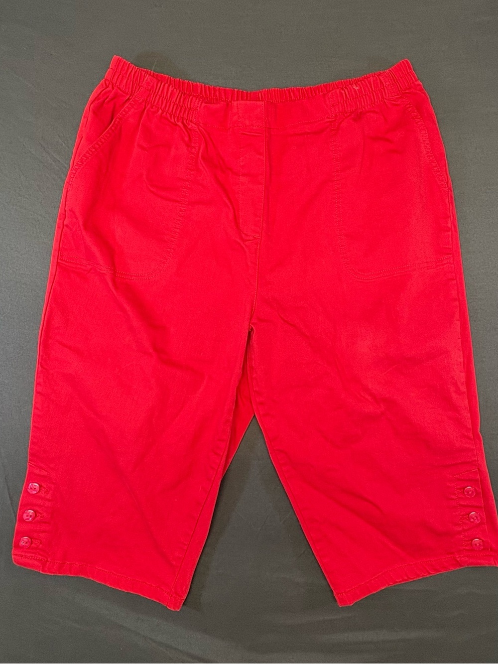 Alia Red Bermuda Shorts Pedal Pushers Button Hem Size 16